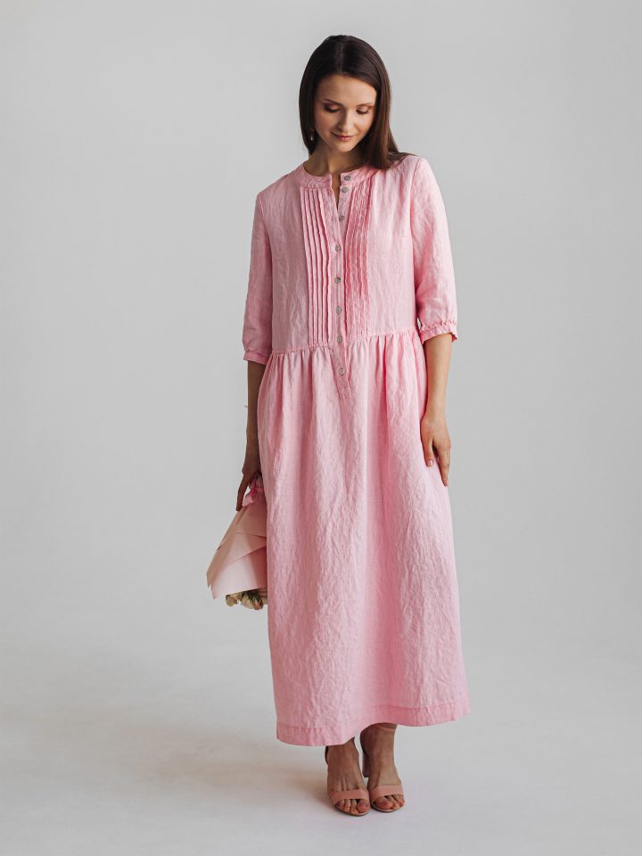 Длинное платье розового цвета